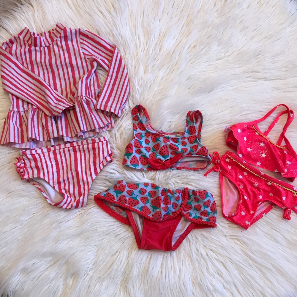🏝 Set of (3) lightly used bathing suits. 12M
